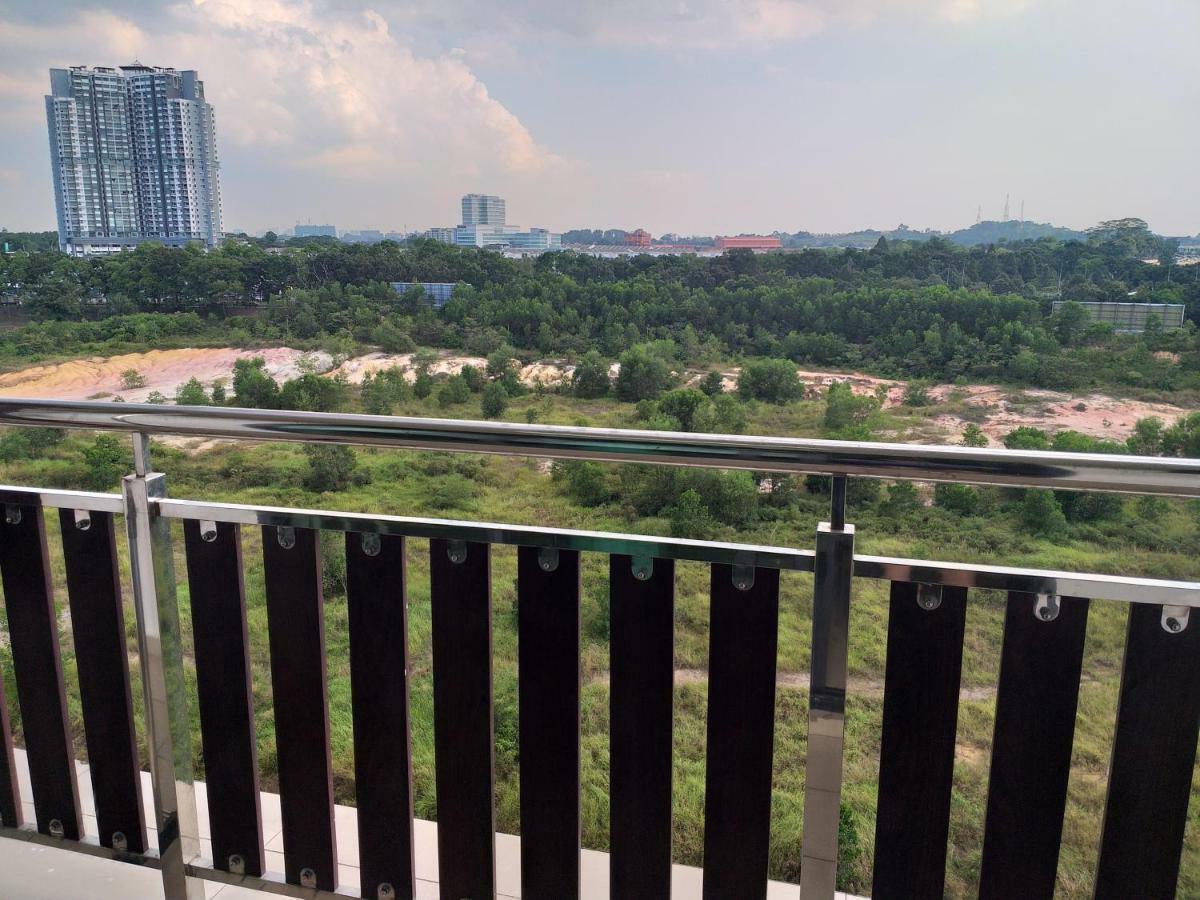 Kempas Indah @ The Secret Garden Homestay Джохор Бахру Екстериор снимка