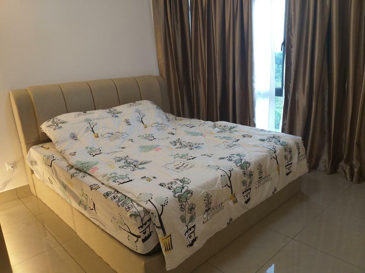 Kempas Indah @ The Secret Garden Homestay Джохор Бахру Екстериор снимка