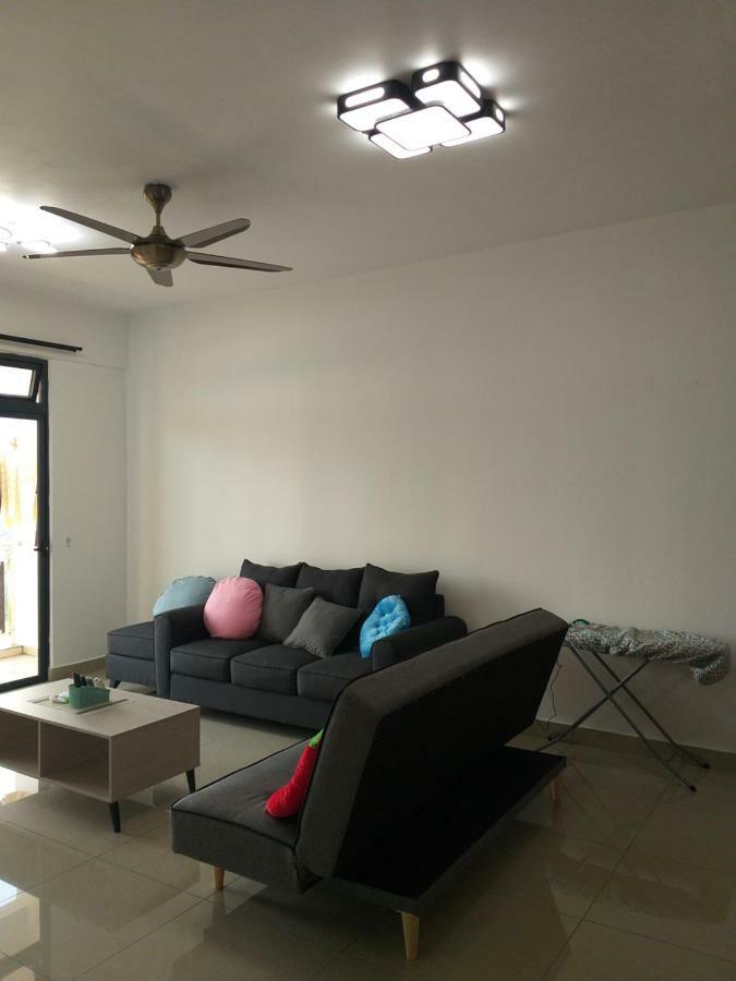 Kempas Indah @ The Secret Garden Homestay Джохор Бахру Екстериор снимка